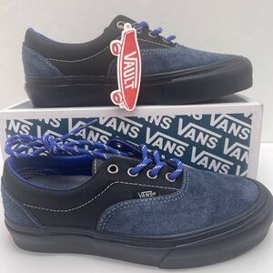 Vans WMNS Era VIt Lx
Hiker Dress Blues Sneakers
VN0A4BNHLKZ
Vault Navy and Black